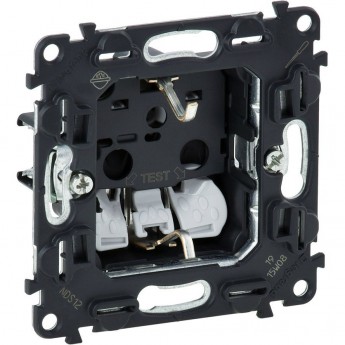 Силовая розетка LEGRAND Valena IN'MATIC 2К+З 16А 250В с защитными шторками безвинтовые зажимы Силовая розетка LEGRAND Valena IN'MATIC 2К+З 16А 250В с защитными шторками безвинтовые зажимы