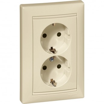 Розеточный блок LEGRAND Valena немецкий стандарт 2х2К+3 с защитными шторками укомплектованный слоновая кость Розеточный блок LEGRAND Valena немецкий стандарт 2х2К+3 с защитными шторками укомплектованный слоновая кость