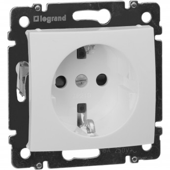 Силовая розетка LEGRAND Valena 2К+3 с защитными шторками на винтах 10/16 А 230/250 В белый Силовая розетка LEGRAND Valena 2К+3 с защитными шторками на винтах 10/16 А 230/250 В белый